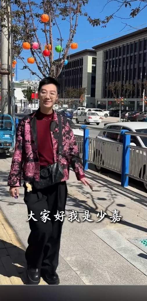 赵少嘉来到贵南县参与公益义诊活动